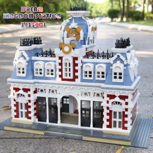 Mould King 11004 Streetview Building Blocks The Station Of The Creamland Model Sets Assembly Bricks Kids 3